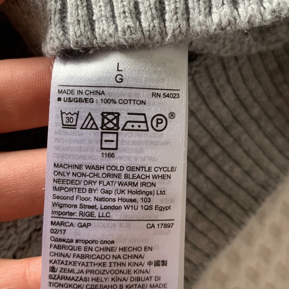 The perfect lightweight knitted hooded sweater for fall!! - Picture 4 of 4